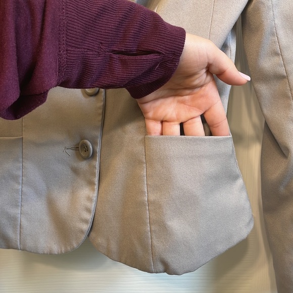 Padded shoulders Grey Blazer | Size 2 - Picture 7 of 8